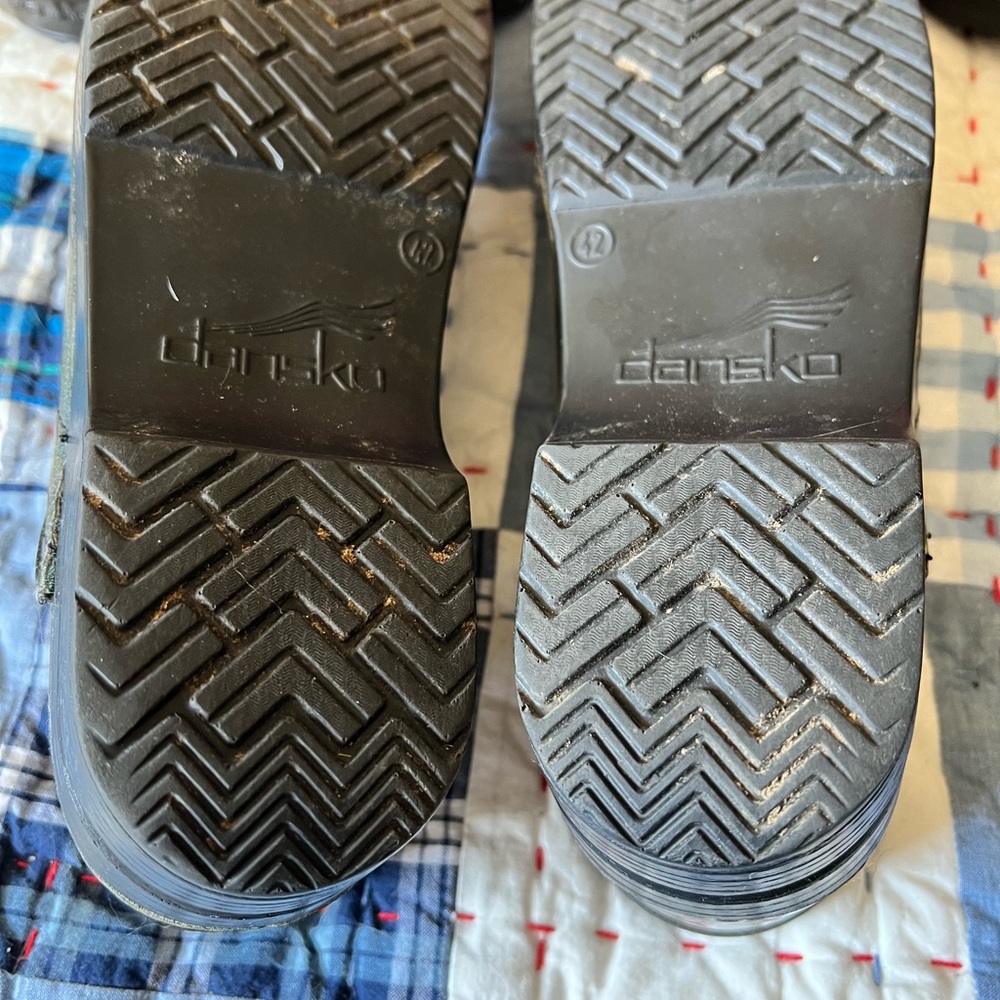 Dansko Professional Clogs Irridescent Gray Patent - 42 - Picture 3 of 3